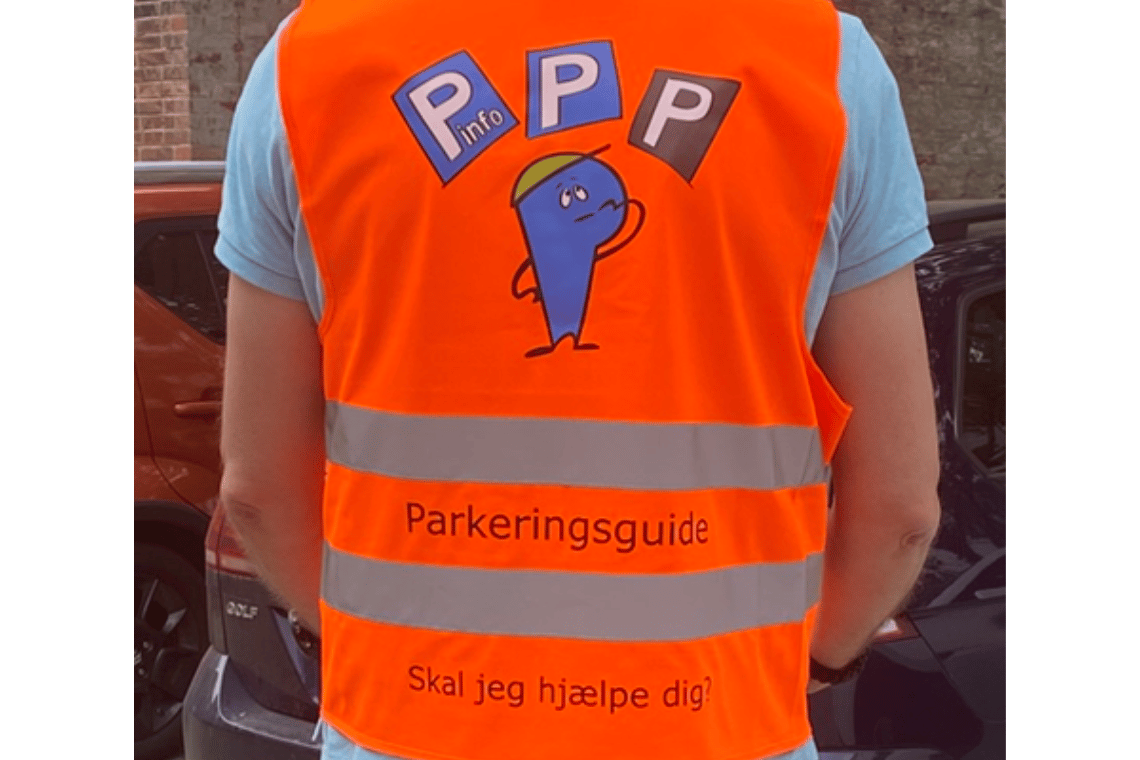 Tryg sommerparkering i Esbjerg: Guider hjælper gæster med at finde plads