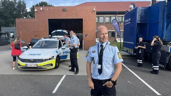 Åbent hus hos grænsepolitiet i Padborg: Politiet inviterer familier helt tæt på arbejdet ved grænsen
