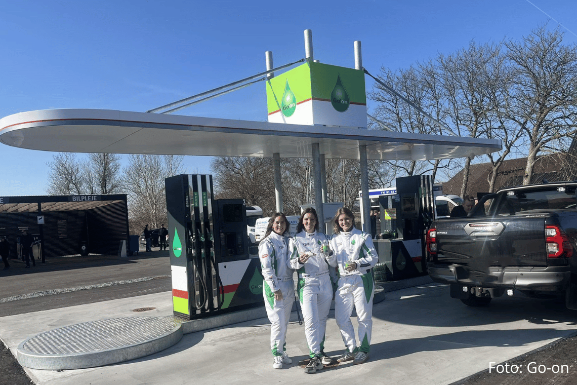 Først valg-rabat, nu pølsefest: Toftlund-bilister kan igen fylde tanken billigt