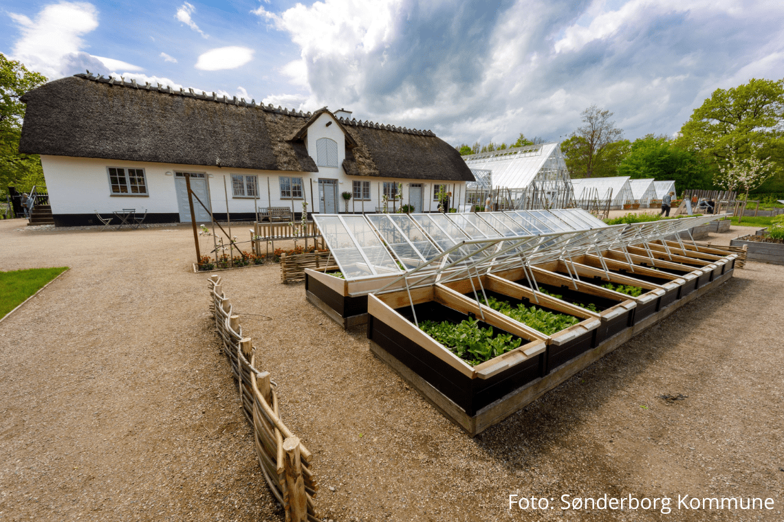 Kunstnerne maler midt i historiske rammer