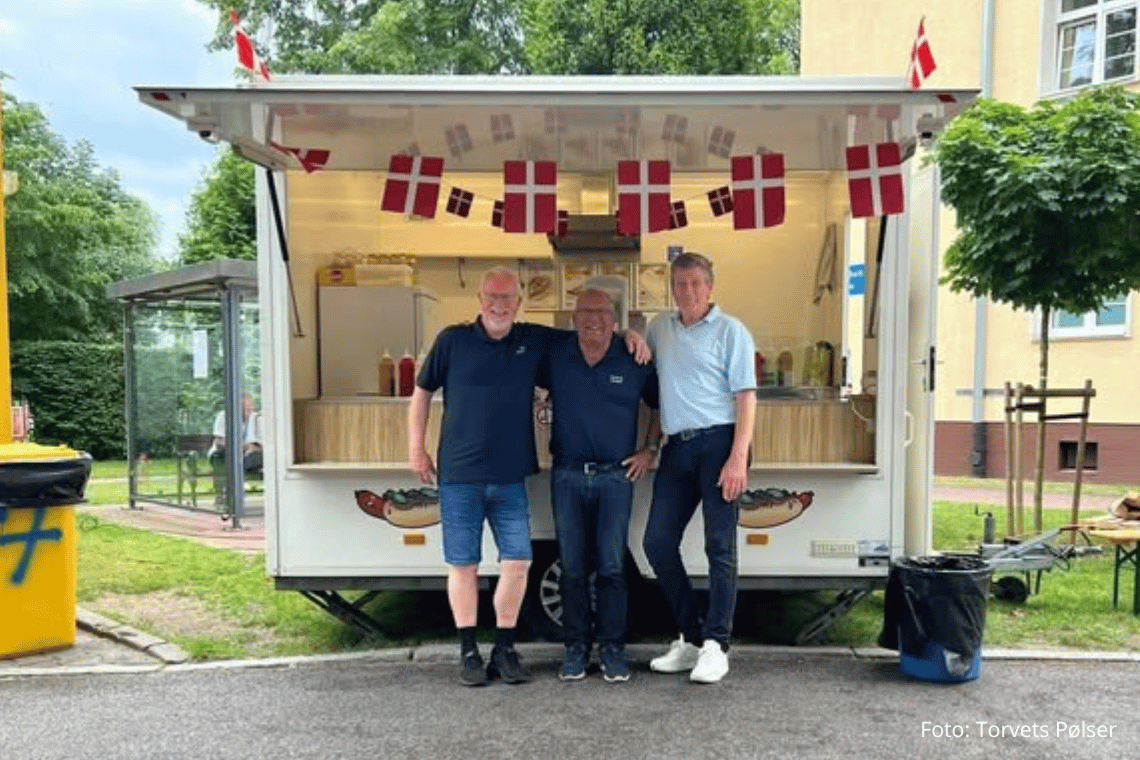 Torvets Pølser tilbage hos NATO: Serverede danske hotdogs for soldater i Polen