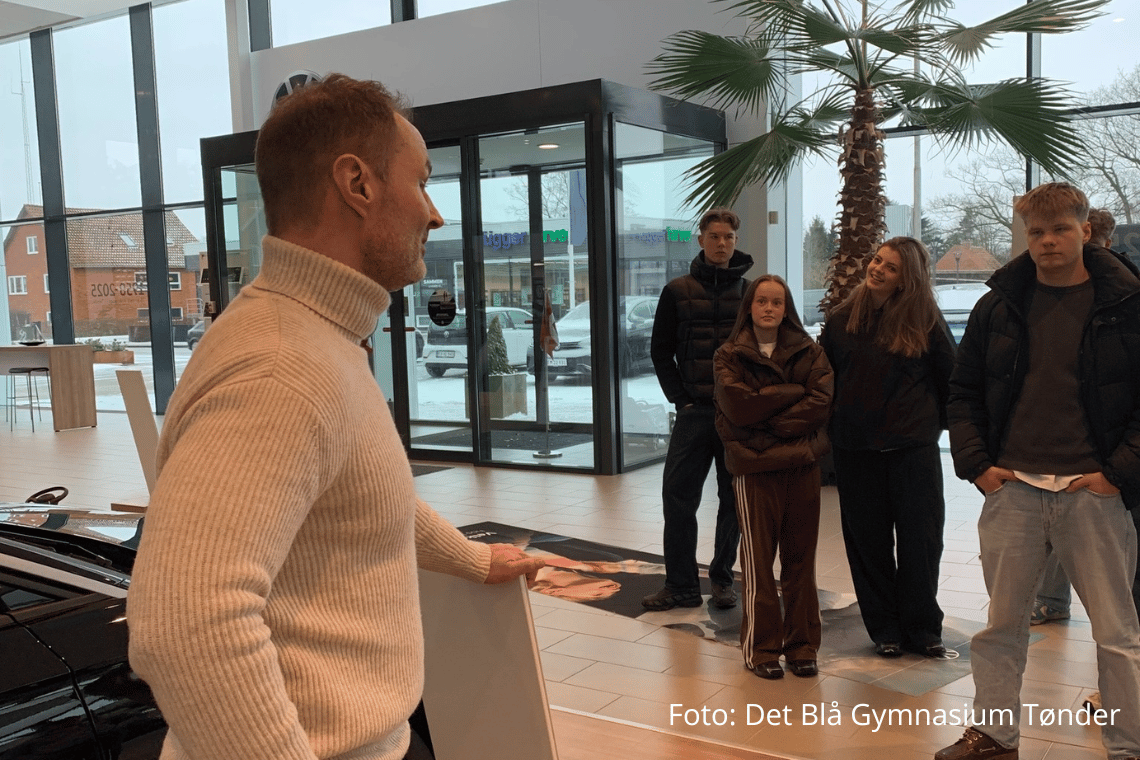 Fra lærebog til bilhus: Finansieringselever fik virkeligheden helt tæt på